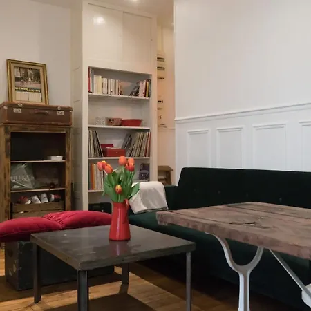 Superb Located In Batignolles Appartamento Parigi