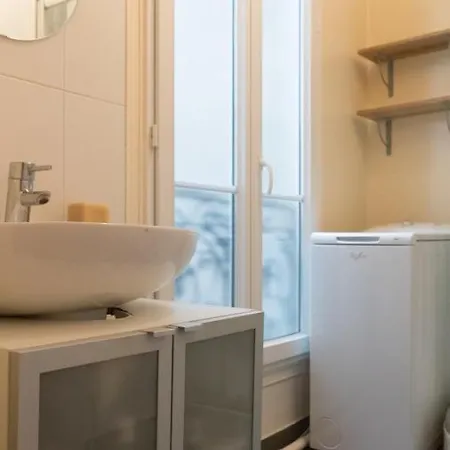 Superb Located In Batignolles Parigi